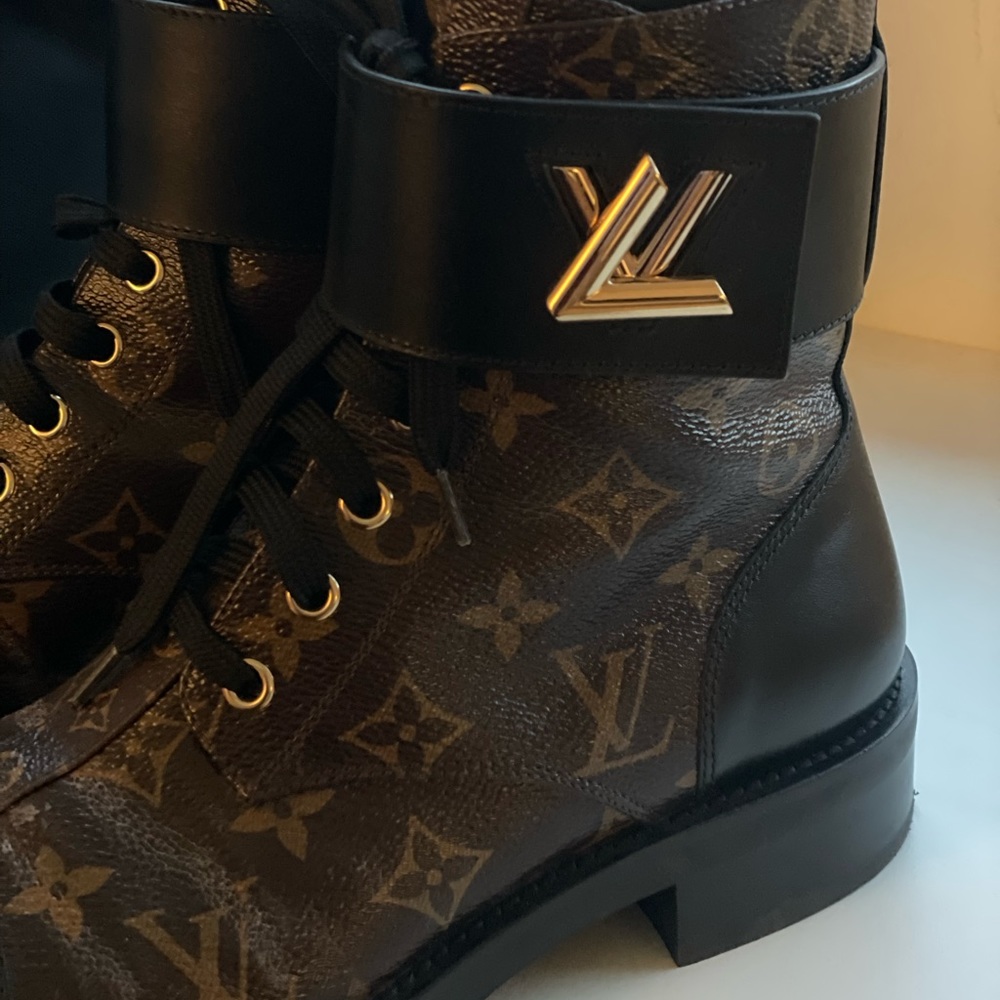 NWT LV Wonderland Flat Ranger Boots (US 7)